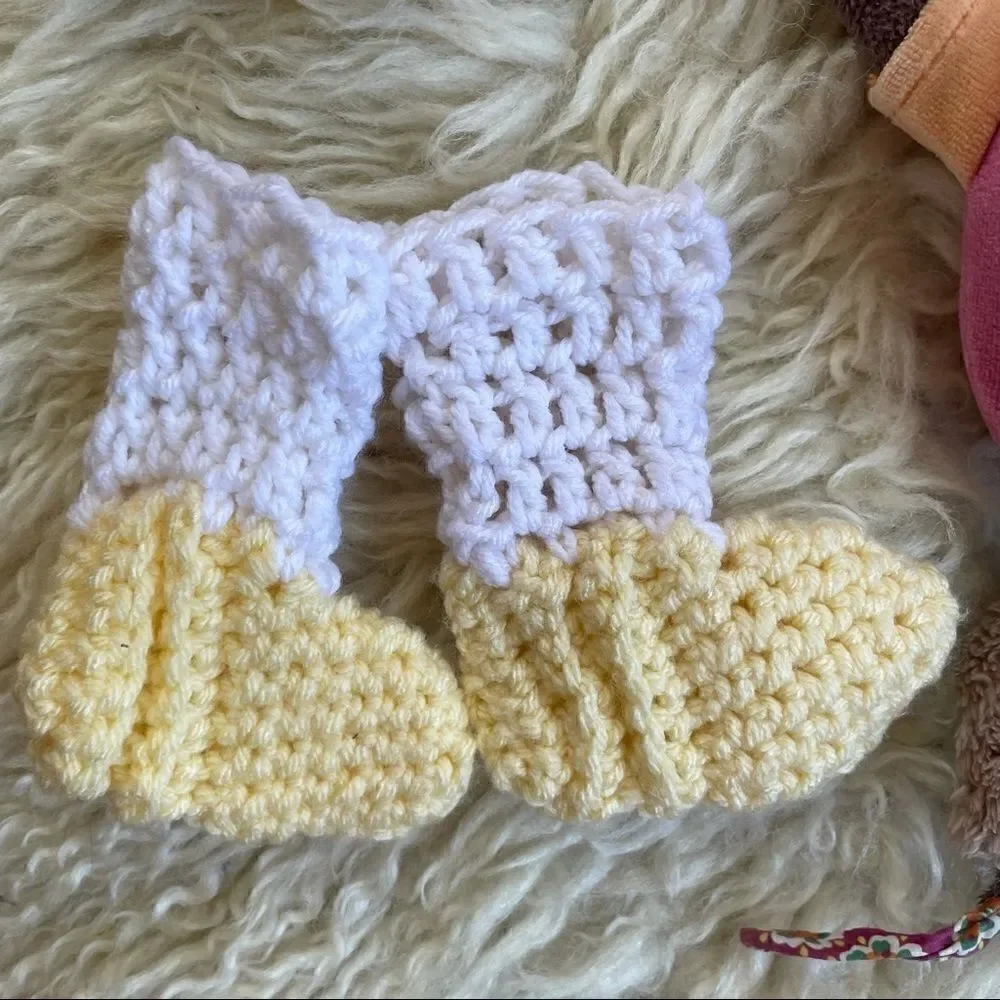 Custom Made Knit Newborn Hat and Shoes NWOT